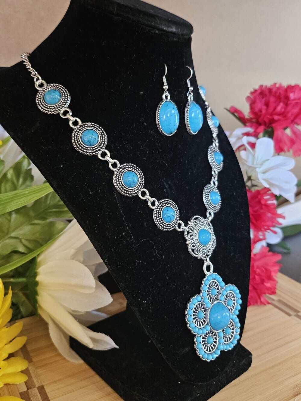 🆕️Flower Turquoise Necklace - Picture 5 of 6